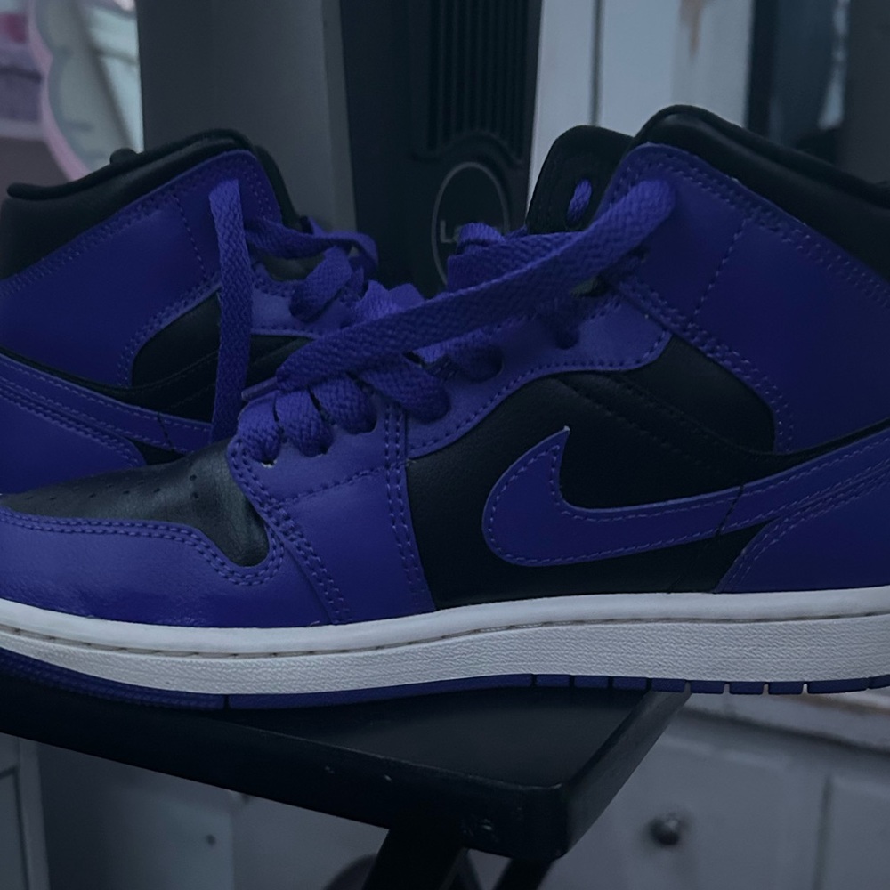 Jordan 1 Mids, Purple/Black, Women 6.5, Used